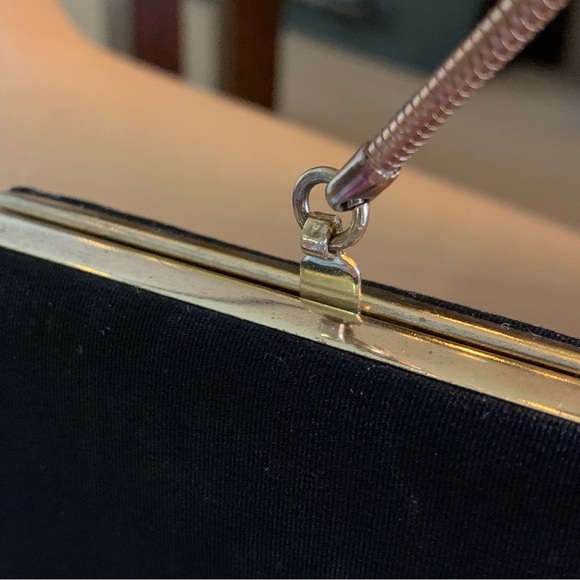 v i n t a g e :: Elegant Pearl Evening Metal Framed Purse Clutch - Picture 11 of 14